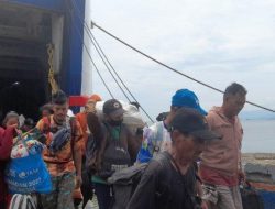 Pemudik asal Balikpapan Padati Pelabuhan Feri Mamuju