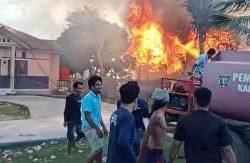 Begini Paniknya Warga saat Kebakaran di Teppo Tinambung