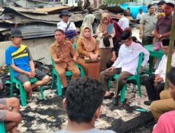 Pjs. Bupati Majene dan Baznas kembali mengunjungi Korban Kebakaran di Tanjung Batu
