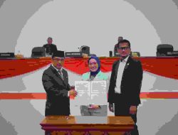 Pj Sekprov Amujib Hadiri Rapat Paripurna DPRD Sulbar, Bahas Tiga Agenda