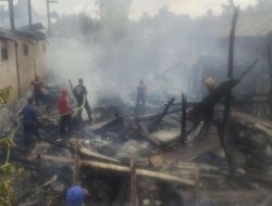 Korsleting Listrik Menghanguskan Empat Rumah Warga