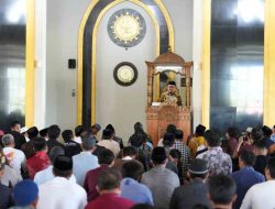 Shalat Jumat di Masjid Baitul Anwar, SDK Ajak Masyarakat Doakan Kepemimpinan Daerah