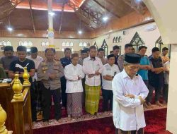 Polres Majene Bersama Warga, Gelar Shalat Ghoib untuk Tiga Anggota Polri yang Gugur di Way Kanan, Lampung