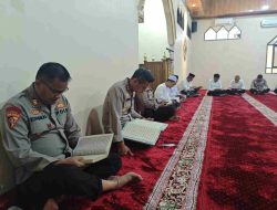 Kapolres Majene Gelar Tadarusan Bersama Personel dan Jamaah Masjid Nurul Ikhlas