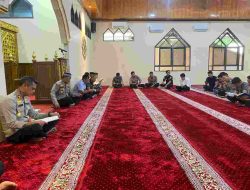 Kapolres Majene Gelar Tadarusan Bersama Personel Dan Jamaah Masjid Nurul Ikhlas