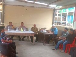 Pelaku Menerima Sangsi Adat Dengan Memberikan Uang dan Satu Batang Pohon Durian Ke Korban Penganiayaan