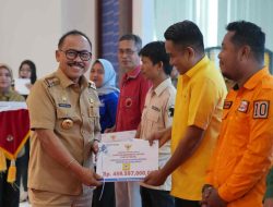 Pemprov Sulbar Serahkan Bantuan Rp 2,2 Miliar ke Parpol, SDK Tekankan Pentingnya Kaderisasi