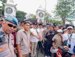 Gubernur Sulbar Temui Pendemo, Berjanji Cabut Izin Tambang yang Langgar Hukum