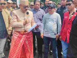 Temui Massa Aksi, Gubernur SDK Janji Transparansi Beasiswa dan Pengawasan Upah Buruh