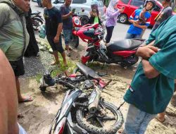 Honda jazz GE8 Seruduk Tiga Pengendara Motor Dan Kios di Puppole, Desa Bonde Kecamatan Campalagian Kabupaten Polman