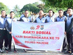 Polres Majene Gelar Bakti Sosial Bersih-Bersih di Pekuburan Umum Perttoanginang Jelang Hari Bhayangkara ke-79