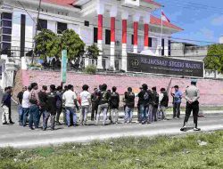 Polres Majene Amankan Aksi Damai KAMRI di Depan Kantor Kejaksaan