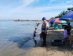 Libur Akhir Pekan, Sat Polair Polres Polman Intensifkan Patroli di Pantai Bahari Polewali