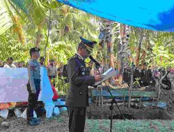 Tangis Haru Iringi Upacara Persemayaman Ipda Arbianto Susilo di Desa Rappang, Dipimpin Langsung Kabag Ops Polres Polman