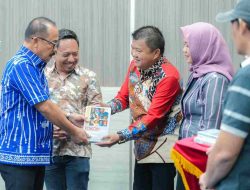 Penerbit Nuansa Cendekia Dukung Gerakan Sulbar Mandarras, Sumbangkan Buku ke Pemprov Sulbar