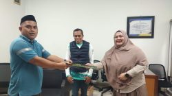Tindaklanjuti Evaluasi Kemendagri, BPKAD Sulbar Serahkan Matriks Penyempurnaan APBD 2025 ke DPRD