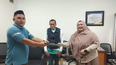 Tindaklanjuti Evaluasi Kemendagri, BPKAD Sulbar Serahkan Matriks Penyempurnaan APBD 2025 ke DPRD