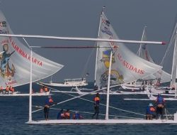 Etape Kedua Sandeq Silumba Dimulai, 80 Perahu Langsung Disambut Angin Kencang, 1 Terbalik