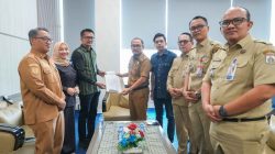 Karo Pemkesra Dampingi Gubernur SDK Serahkan Nama Cawagub Sulbar