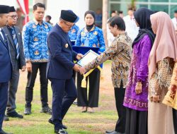 Bau Akram Dai Dampingi Gubernur Sulbar Serahkan Penghargaan kepada Pemuda Berprestasi Nasional dan Internasional