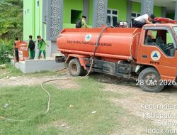 BPBD Sulbar Salurkan 2.500 Liter Air Bersih ke MAN 1 Mamuju, Pemantauan Karhutla Terus Dilakukan