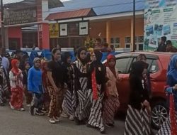 Semarak Hari Sumpah Pemuda, Siswa SDN 2 Kampung Baru Majene Ikuti Pawai dengan Penuh Semangat
